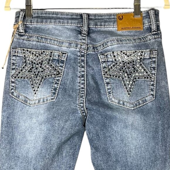 NWT Austin Landing Womens Jeans Size 5/27 (READ) Star Studded Back Pockets Flare - Picture 1 of 15